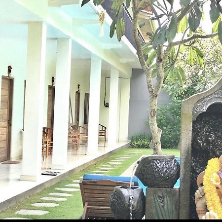 Double D Guest House Canggu Экстерьер фото